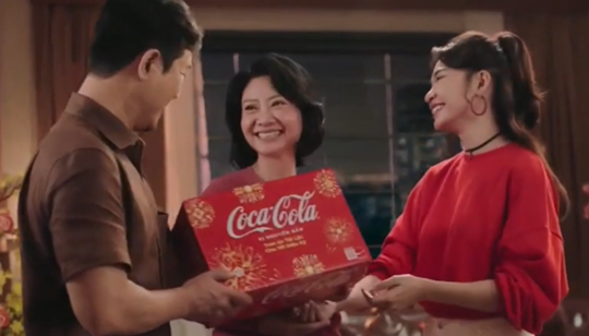 Coca-Cola TET advertisement 2025